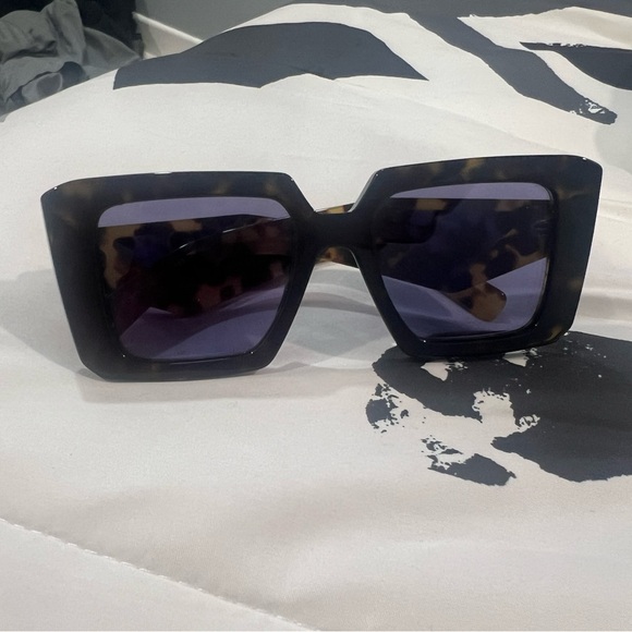 Prada sunglasses - Picture 1 of 3